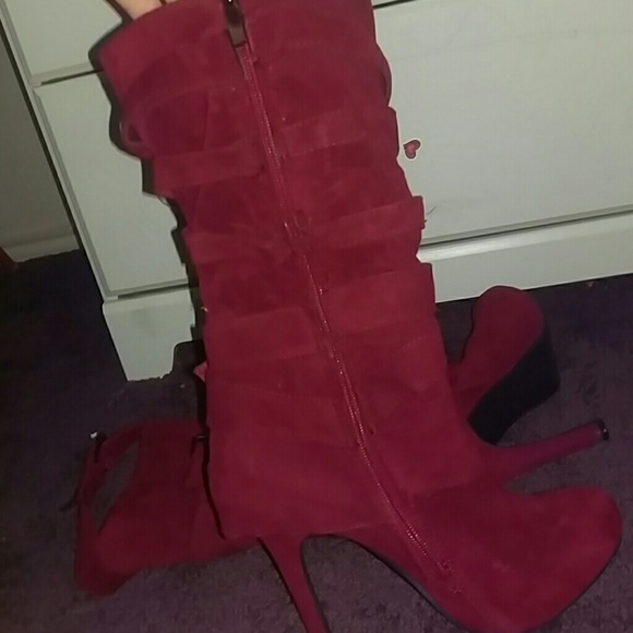 Shoes - Picture 3 of 4